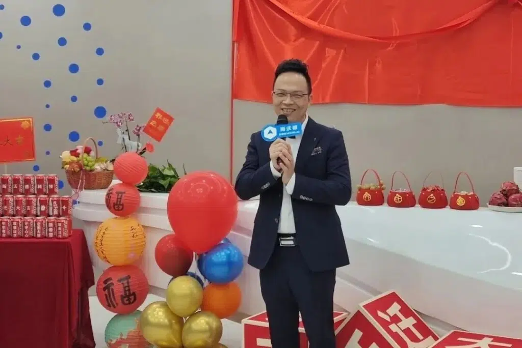Jack Lau, Founder of 발할라, speaking at the headquarters relocation ceremony